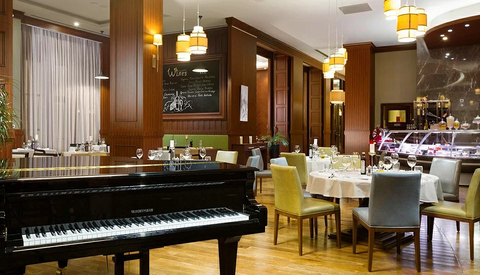 کورت یارد بای مرریوت سوچی کراسنایا پولینا